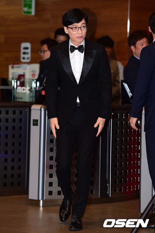Thảm đỏ MBC Entertainment Awards: Lee Sung Kyung xinh như công chúa, dàn diễn viên khoe ngực sexy - Ảnh 19.