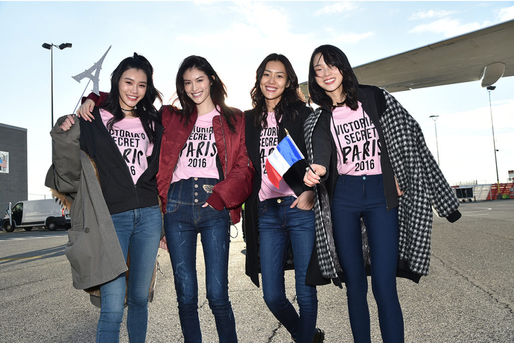 Liu Wen, Sui He, Ming Xi, Xiao Wen Ju: 4 chân dài Victoria’s Secret châu Á hóa ra cùng sở hữu style hè đẹp xuất sắc - Ảnh 1. Liu Wen, Sui He, Ming Xi, Xiao Wen Ju: 4 chân dài Victoria’s Secret châu Á hóa ra cùng sở hữu style hè đẹp xuất sắc - Ảnh 1.