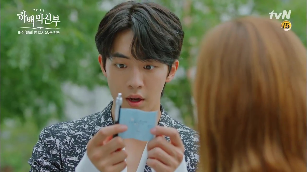 Sống bẩn, làm việc kém, nấu dở, Shin Se Kyung vẫn được 2 soái ca giành giật! - Ảnh 6. Sống bẩn, làm việc kém, nấu dở, Shin Se Kyung vẫn được 2 soái ca giành giật! - Ảnh 6.