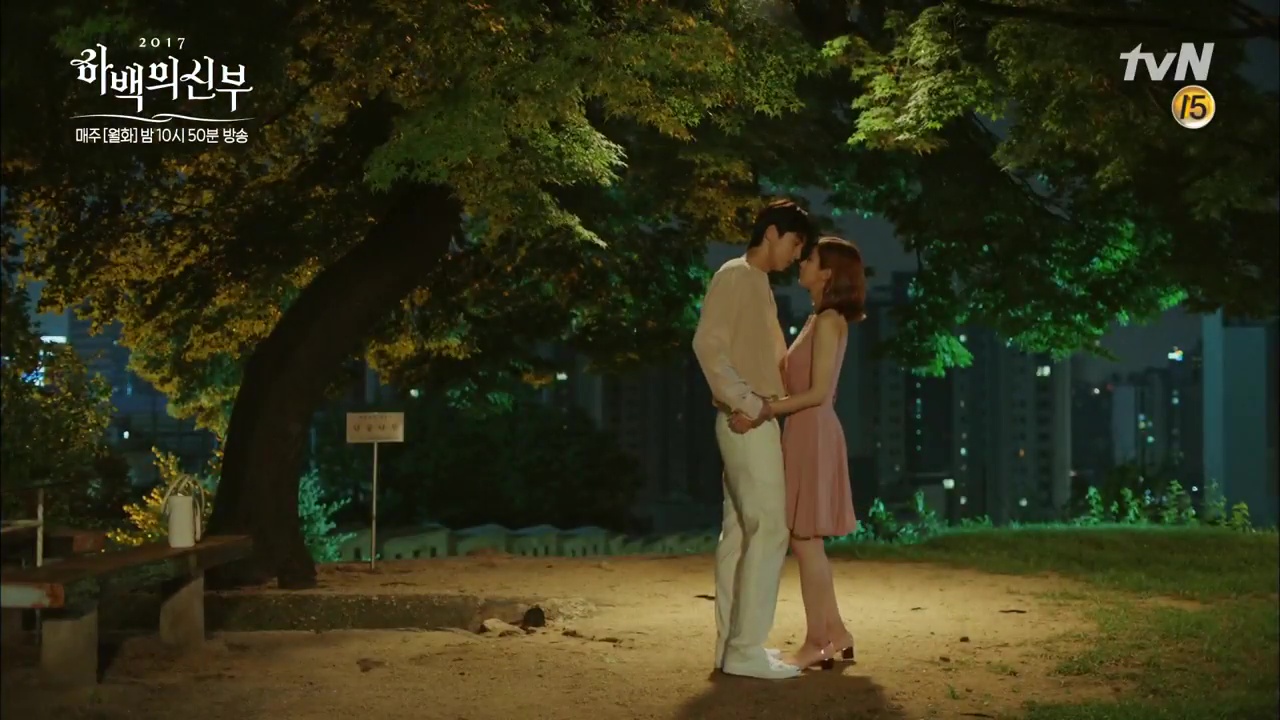 Sống bẩn, làm việc kém, nấu dở, Shin Se Kyung vẫn được 2 soái ca giành giật! - Ảnh 13. Sống bẩn, làm việc kém, nấu dở, Shin Se Kyung vẫn được 2 soái ca giành giật! - Ảnh 13.