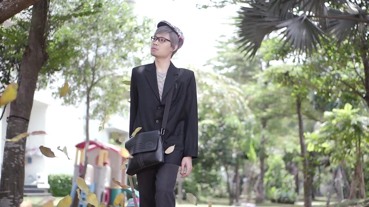 Huỳnh Lập hóa Lâm Khanh Chi trong phiên bản parody của MV Tình Cờ Gặp Nhau - Ảnh 2. Huỳnh Lập hóa Lâm Khanh Chi trong phiên bản parody của MV Tình Cờ Gặp Nhau - Ảnh 2.