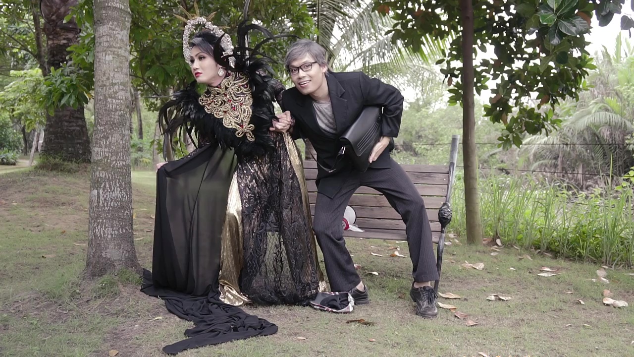 Huỳnh Lập hóa Lâm Khanh Chi trong phiên bản parody của MV Tình Cờ Gặp Nhau - Ảnh 7. Huỳnh Lập hóa Lâm Khanh Chi trong phiên bản parody của MV Tình Cờ Gặp Nhau - Ảnh 7.