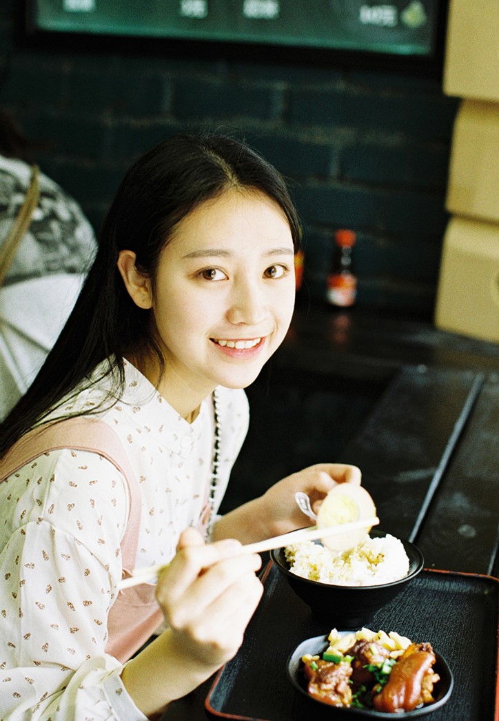 Cô bạn là minh chứng hoàn hảo cho câu con gái 18 tuổi ai cũng xinh đẹp như hoa - Ảnh 3. Cô bạn là minh chứng hoàn hảo cho câu con gái 18 tuổi ai cũng xinh đẹp như hoa - Ảnh 3.