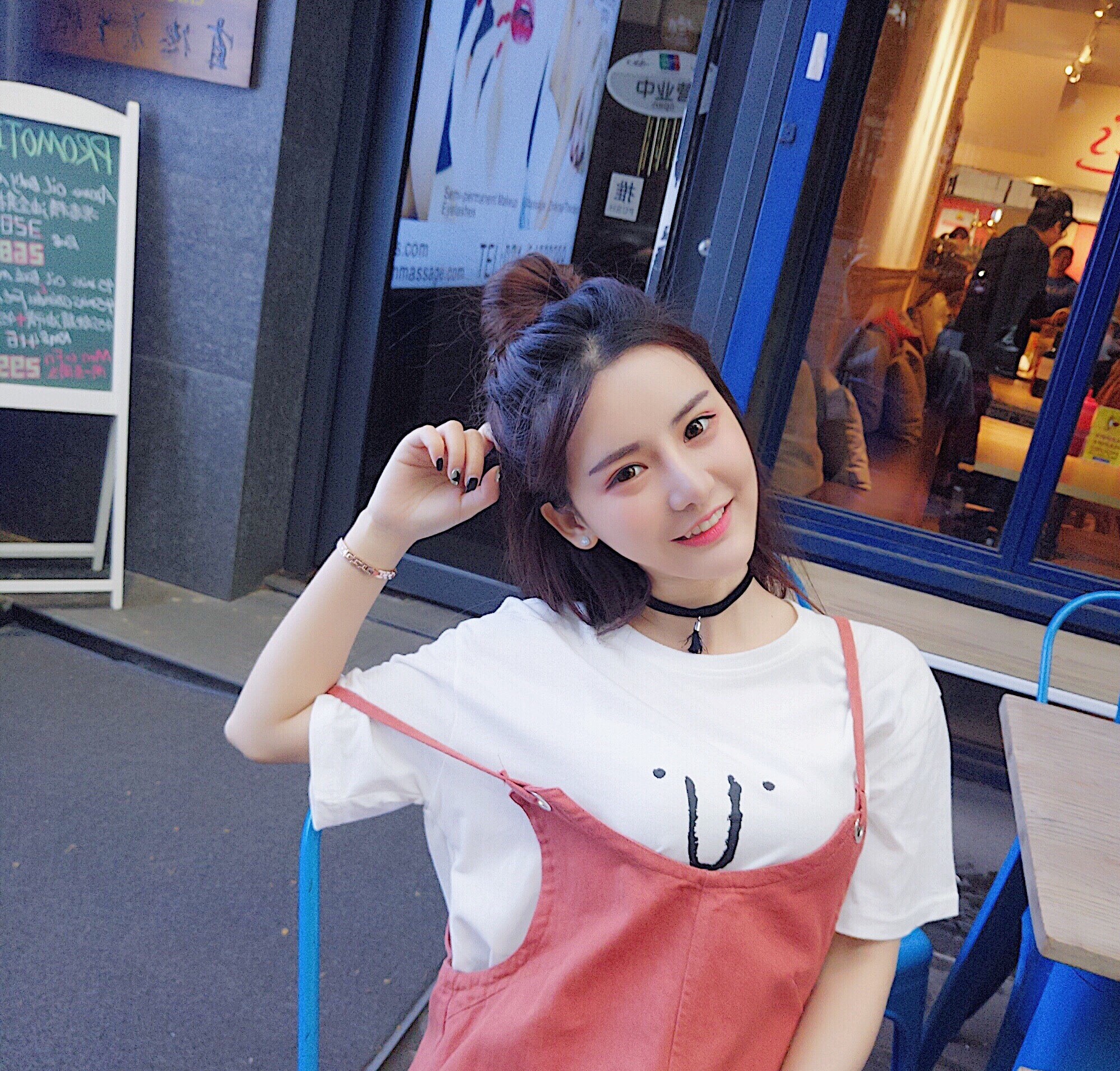 Không thể rời mắt khỏi loạt clip đáng yêu của cô bạn răng khểnh đến từ Trung Quốc - Ảnh 2. Không thể rời mắt khỏi loạt clip đáng yêu của cô bạn răng khểnh đến từ Trung Quốc - Ảnh 2.