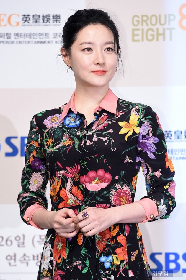 Có ai 46 tuổi rồi mà vẫn đẹp hoàn hảo như nàng Dae Jang Geum Lee Young Ae không? - Ảnh 8.