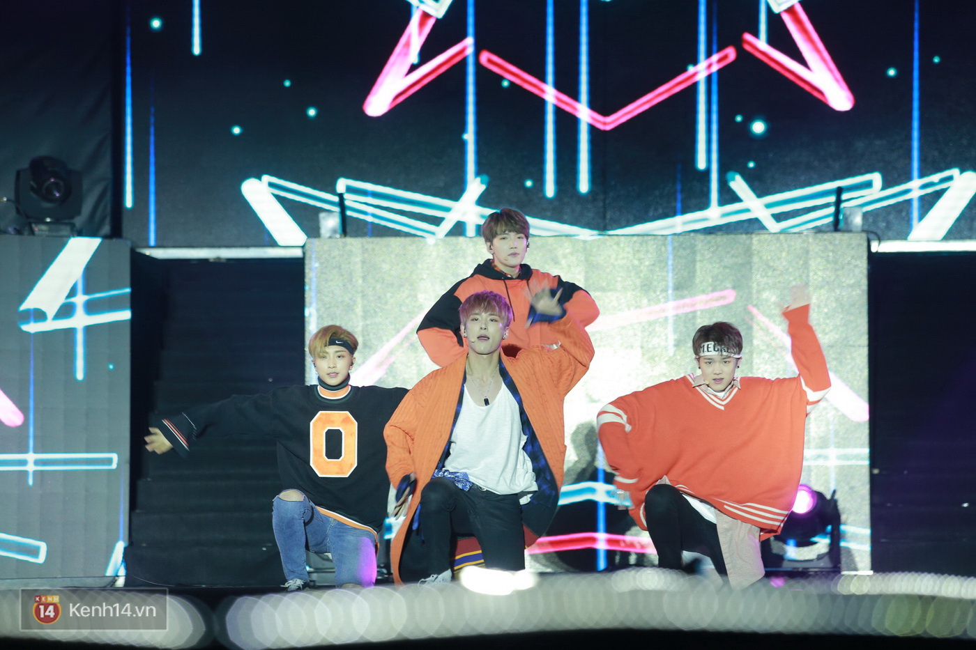 MBC Music K-Plus Concert: Khán giả đông hơn hẳn đêm diễn đầu, dàn sao Hàn hát nhảy cực sung - Ảnh 22. MBC Music K-Plus Concert: Khán giả đông hơn hẳn đêm diễn đầu, dàn sao Hàn hát nhảy cực sung - Ảnh 22.