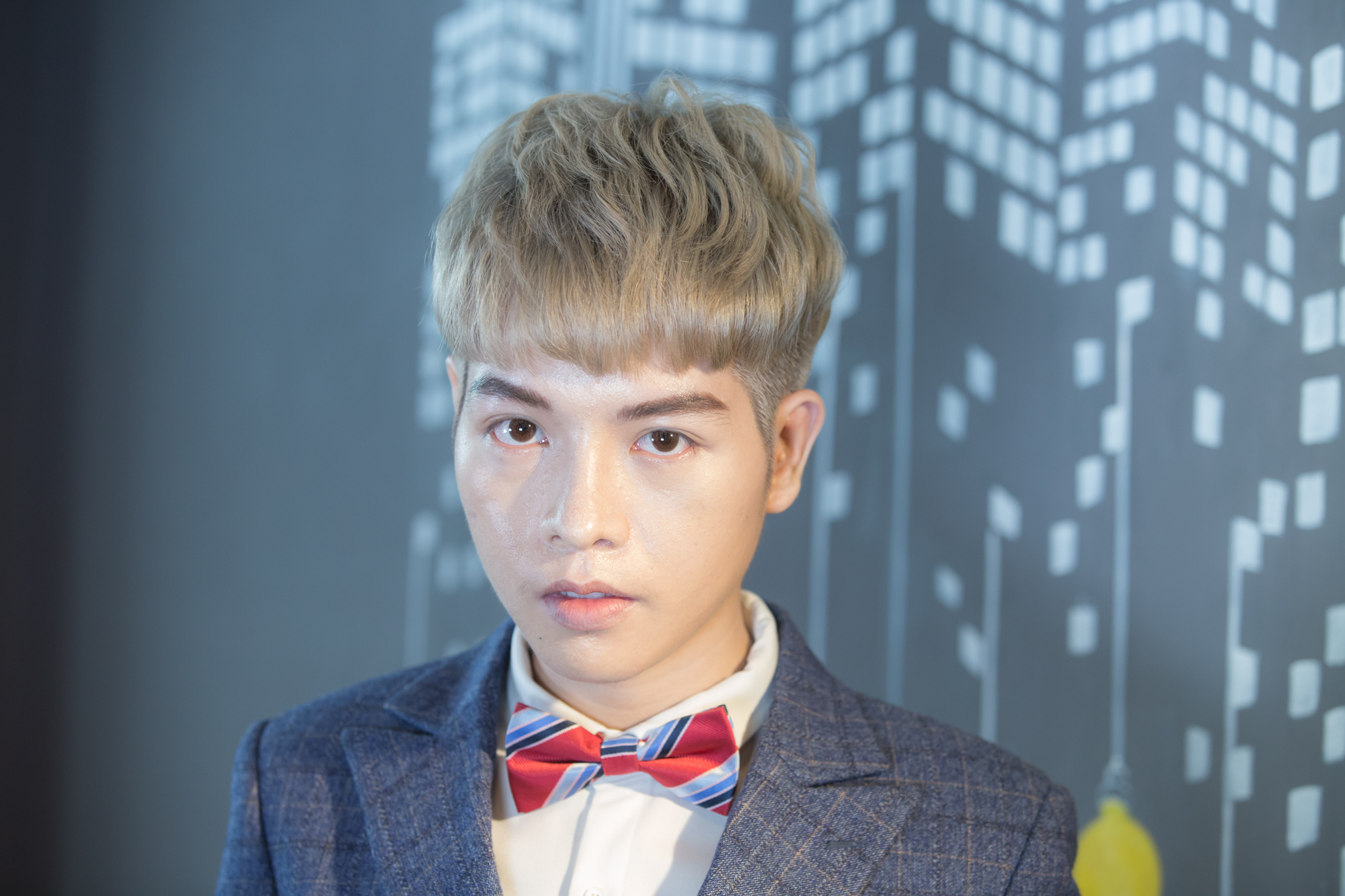 Đức Phúc lần đầu hát live sau khi vịt hoá thiên nga - Ảnh 2. Đức Phúc lần đầu hát live sau khi vịt hoá thiên nga - Ảnh 2.