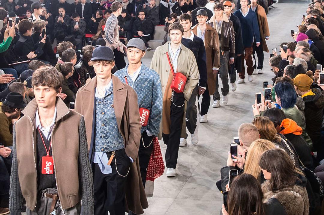 Louis Vuitton x Supreme - BST hàng hiệu xa xỉ mang đẳng cấp dân chơi đang khiến giới thời trang dậy sóng - Ảnh 1. Louis Vuitton x Supreme - BST hàng hiệu xa xỉ mang đẳng cấp dân chơi đang khiến giới thời trang dậy sóng - Ảnh 1.