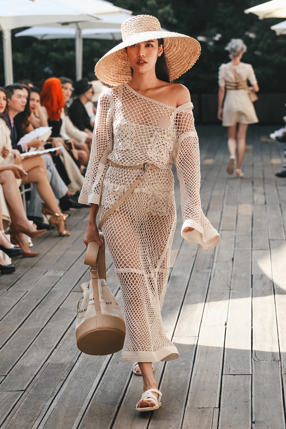 Dưới cái nắng thiêu đốt, cả trăm khách mời vẫn dõi theo show Lâm Gia Khang đến phút cuối cùng! - Ảnh 27. Dưới cái nắng thiêu đốt, cả trăm khách mời vẫn dõi theo show Lâm Gia Khang đến phút cuối cùng! - Ảnh 27.