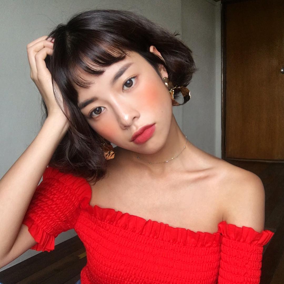 Không phải beauty blogger nhưng 5 hot girl Hàn này vẫn được hội mê làm đẹp săn đón vì makeup cực long lanh - Ảnh 12. Không phải beauty blogger nhưng 5 hot girl Hàn này vẫn được hội mê làm đẹp săn đón vì makeup cực long lanh - Ảnh 12.