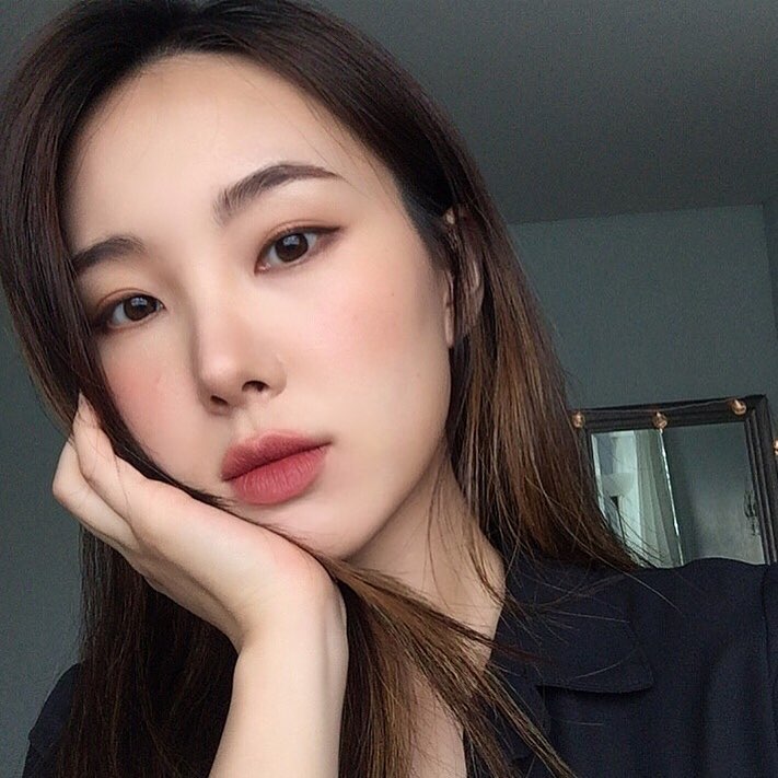 Không phải beauty blogger nhưng 5 hot girl Hàn này vẫn được hội mê làm đẹp săn đón vì makeup cực long lanh - Ảnh 17. Không phải beauty blogger nhưng 5 hot girl Hàn này vẫn được hội mê làm đẹp săn đón vì makeup cực long lanh - Ảnh 17.