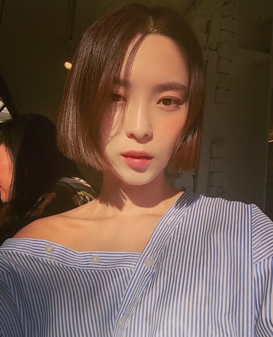 Không phải beauty blogger nhưng 5 hot girl Hàn này vẫn được hội mê làm đẹp săn đón vì makeup cực long lanh - Ảnh 22. Không phải beauty blogger nhưng 5 hot girl Hàn này vẫn được hội mê làm đẹp săn đón vì makeup cực long lanh - Ảnh 22.