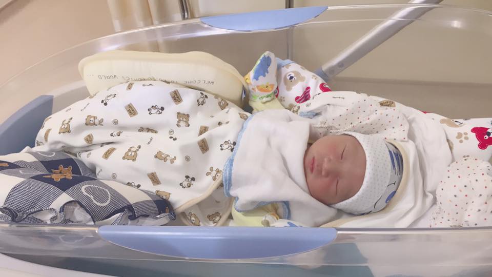 Lều Phương Anh hạ sinh nhóc tỳ thứ 2, lần đầu khoe ảnh con trai - Ảnh 1. Lều Phương Anh hạ sinh nhóc tỳ thứ 2, lần đầu khoe ảnh con trai - Ảnh 1.