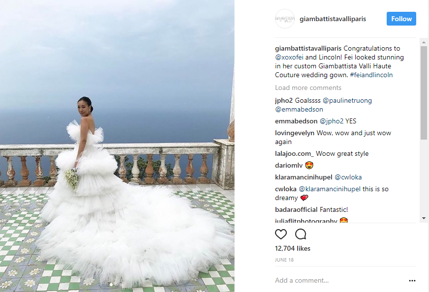 Váy cưới bồng bềnh như mây trắng của fashionista Hong Kong khiến bạn phải thốt lên: Liệu đây có phải mơ? - Ảnh 10. Váy cưới bồng bềnh như mây trắng của fashionista Hong Kong khiến bạn phải thốt lên: Liệu đây có phải mơ? - Ảnh 10.