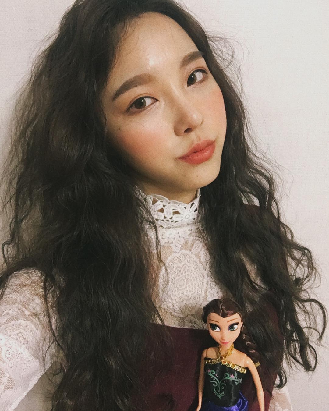 Chán tóc xoăn nhẹ nhàng, con gái Hàn rủ nhau làm tóc xoăn xù mì hoài cổ giống Sulli - Ảnh 13. Chán tóc xoăn nhẹ nhàng, con gái Hàn rủ nhau làm tóc xoăn xù mì hoài cổ giống Sulli - Ảnh 13.