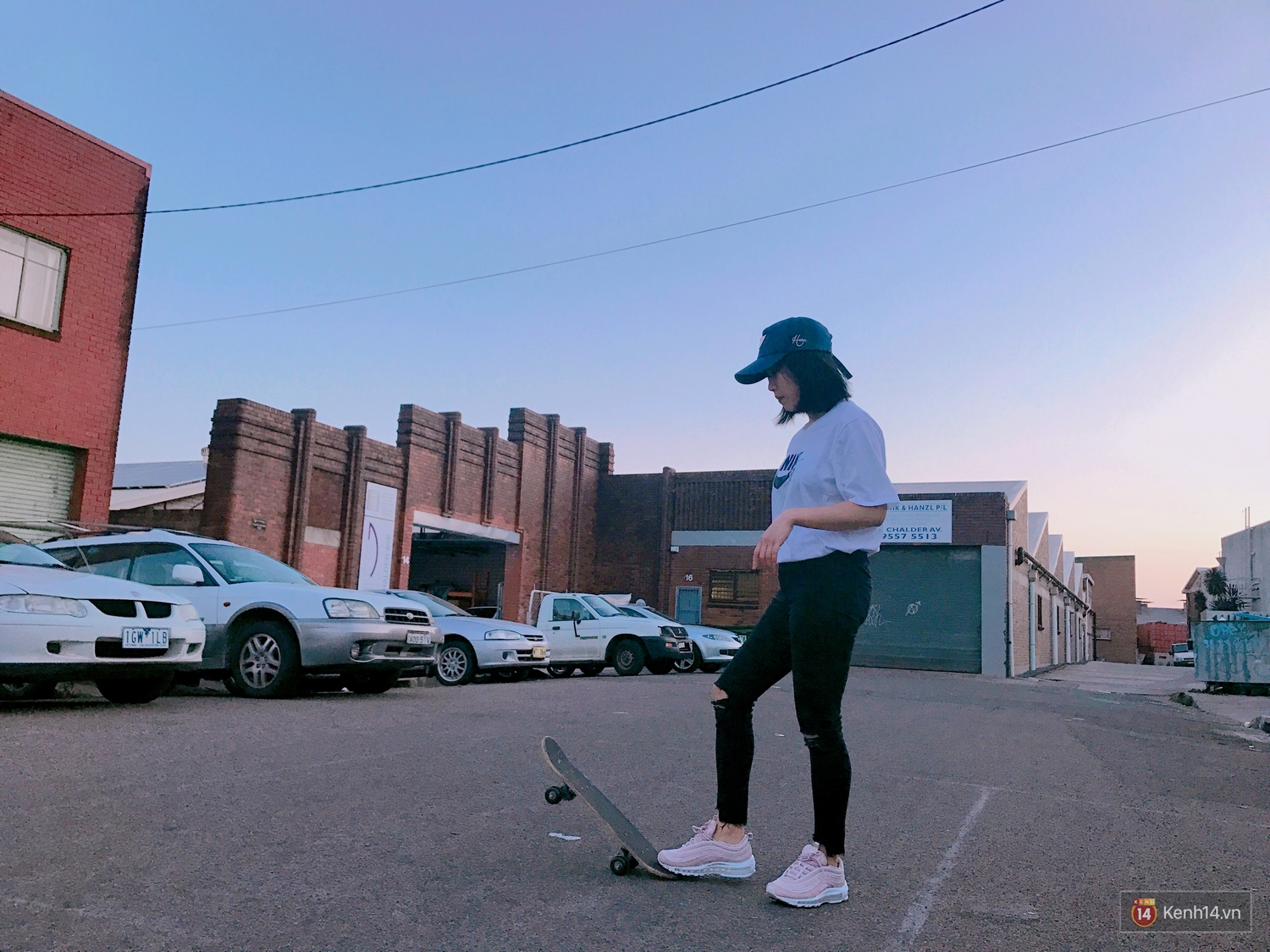 Review đôi sneaker được ví như viên kẹo ngọt đang đốn tim các cô nàng: Nike Air Max 97 Premium Pink Snakeskin - Ảnh 14. Review đôi sneaker được ví như viên kẹo ngọt đang đốn tim các cô nàng: Nike Air Max 97 Premium Pink Snakeskin - Ảnh 14.