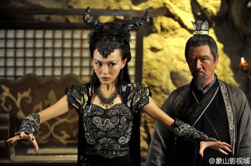 35 tạo hình trong phim khiến sao Hoa ngữ nhìn lại chỉ muốn độn thổ! - Ảnh 16. 35 tạo hình trong phim khiến sao Hoa ngữ nhìn lại chỉ muốn độn thổ! - Ảnh 16.