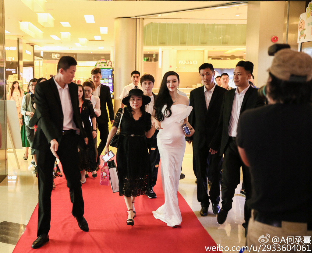 Cô gái mất 8 năm phẫu thuật giống Phạm Băng Băng rồi cưới luôn bác sĩ thẩm mỹ cho mình - Ảnh 11. Cô gái mất 8 năm phẫu thuật giống Phạm Băng Băng rồi cưới luôn bác sĩ thẩm mỹ cho mình - Ảnh 11.