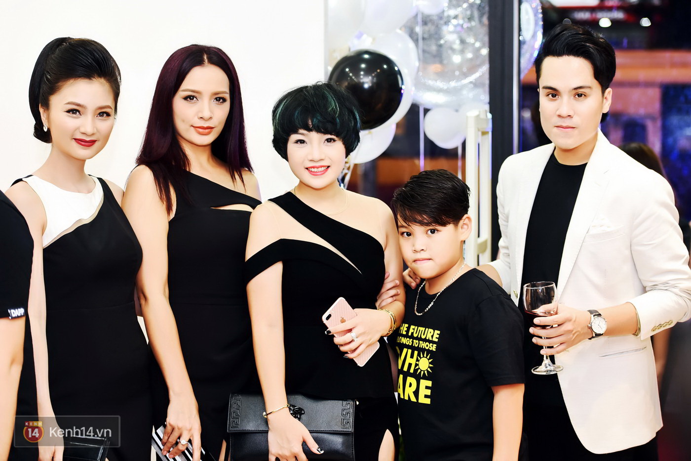 Rũ bỏ hình ảnh nàng dâu nhu nhược, Đan Lê đẹp quý phái tại sự kiện - Ảnh 10. Rũ bỏ hình ảnh nàng dâu nhu nhược, Đan Lê đẹp quý phái tại sự kiện - Ảnh 10.