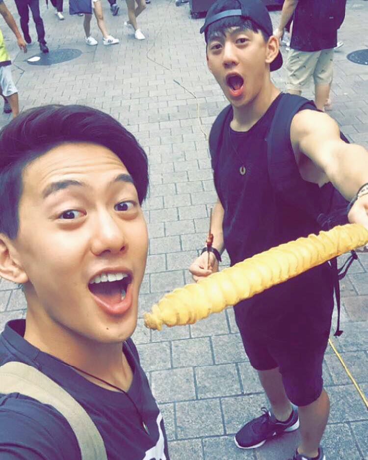 Bản cover Lạc Trôi siêu... ngọt ngào của anh em sinh đôi lai Việt - Thái điển trai - Ảnh 7. Bản cover Lạc Trôi siêu... ngọt ngào của anh em sinh đôi lai Việt - Thái điển trai - Ảnh 7.