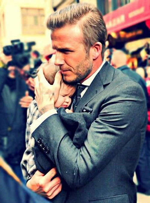 Harper Beckham: Cô bé may mắn vừa chào đời đã là báu vật nhỏ của 2 siêu sao hàng đầu thế giới - Ảnh 3.