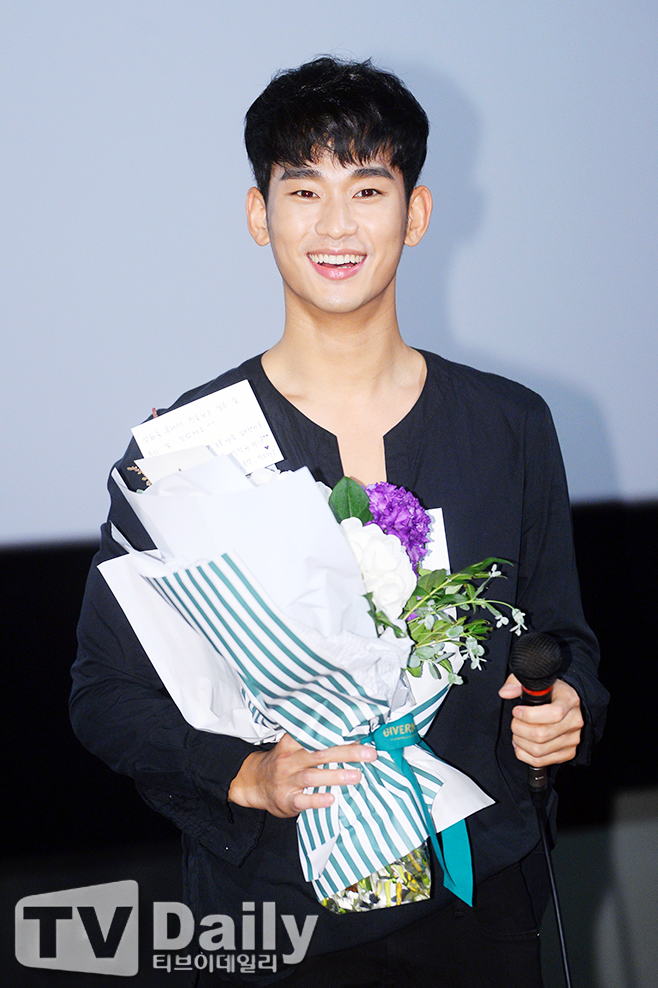 Sau sự cố cảnh nóng, Sulli lại khiến dân tình mê man vì quá đẹp bên Kim Soo Hyun tại sự kiện Sau sự cố cảnh nóng, Sulli lại khiến dân tình mê man vì quá đẹp bên Kim Soo Hyun tại sự kiện