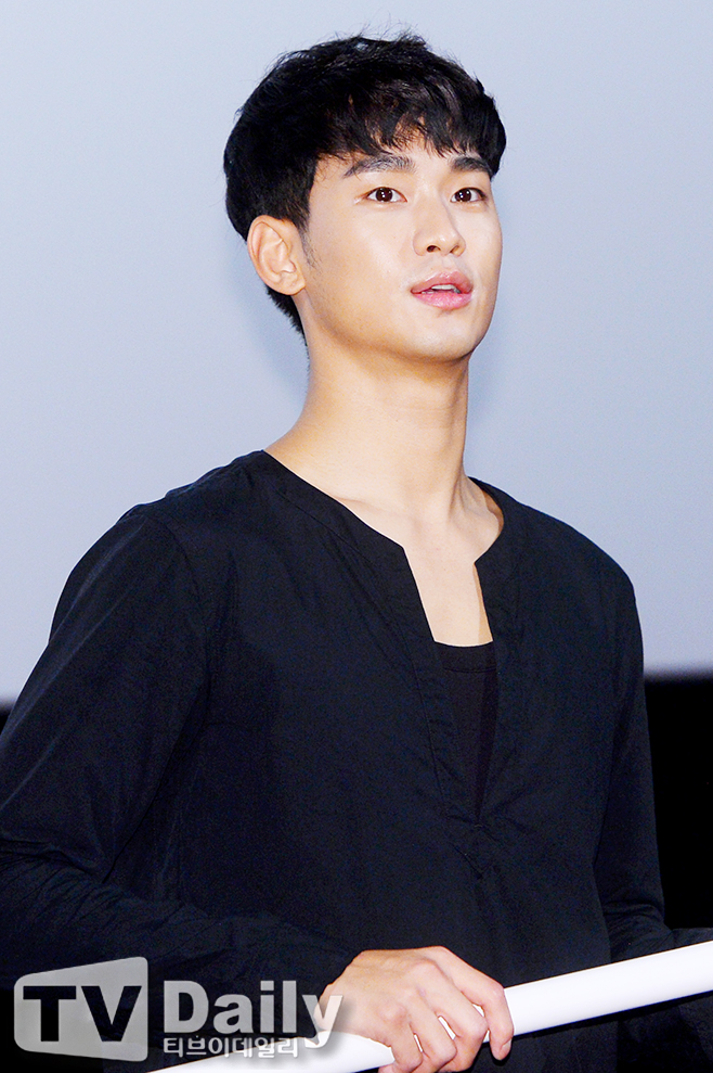 Sau sự cố cảnh nóng, Sulli lại khiến dân tình mê man vì quá đẹp bên Kim Soo Hyun tại sự kiện Sau sự cố cảnh nóng, Sulli lại khiến dân tình mê man vì quá đẹp bên Kim Soo Hyun tại sự kiện