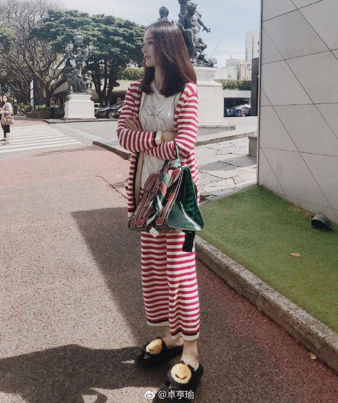 Nữ diễn viên đóng thế cho Dương Mịch bị ném đá vì sao y bản chính từ trên phim cho tới ngoài đời - Ảnh 15. Nữ diễn viên đóng thế cho Dương Mịch bị ném đá vì sao y bản chính từ trên phim cho tới ngoài đời - Ảnh 15.