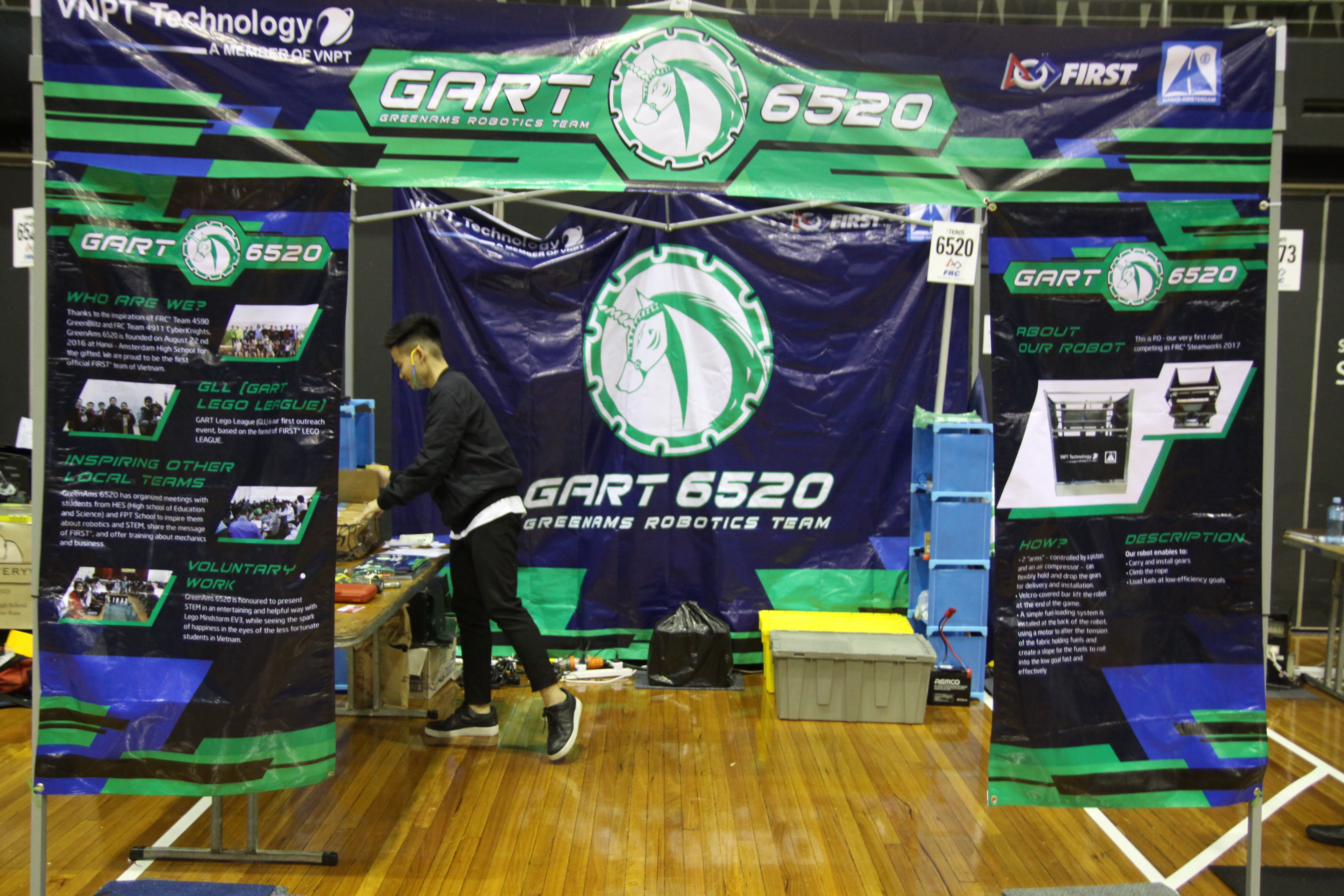 Trường Ams có nhóm học sinh đầu tiên của Việt Nam đi thi robot quốc tế - Ảnh 5. Trường Ams có nhóm học sinh đầu tiên của Việt Nam đi thi robot quốc tế - Ảnh 5.