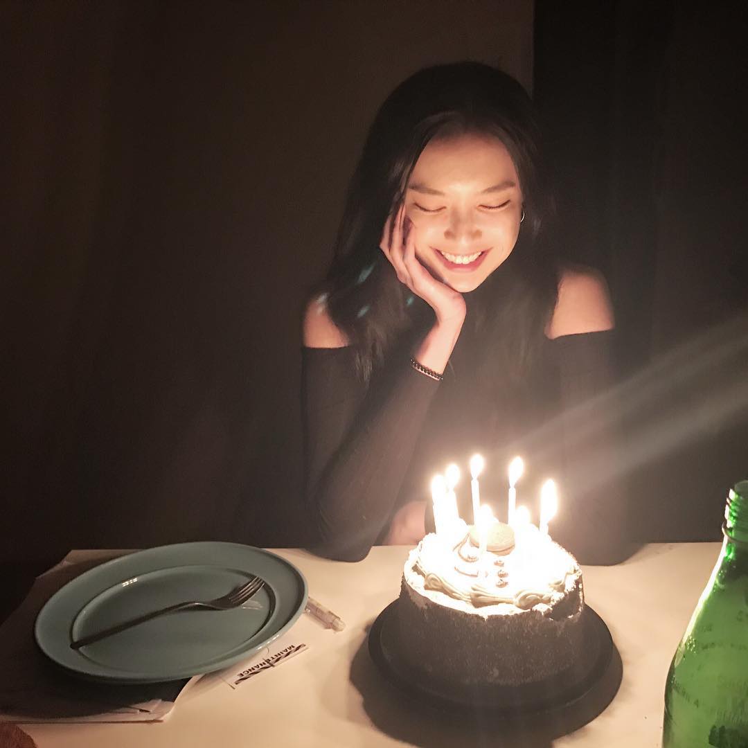 Có những cô gái chỉ cần một nụ cười cũng khiến người ta muốn yêu luôn! - Ảnh 5. Có những cô gái chỉ cần một nụ cười cũng khiến người ta muốn yêu luôn! - Ảnh 5.