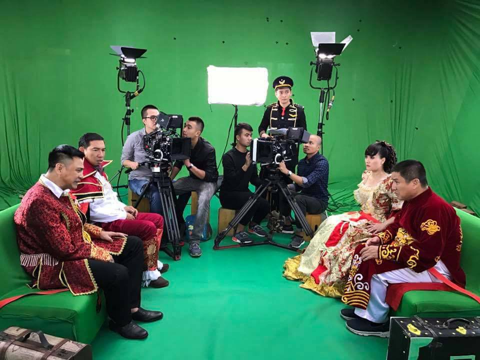 Clip hậu trường: Táo quân tập kịch xong vẫn dư sức... hát karaoke! - Ảnh 4. Clip hậu trường: Táo quân tập kịch xong vẫn dư sức... hát karaoke! - Ảnh 4.