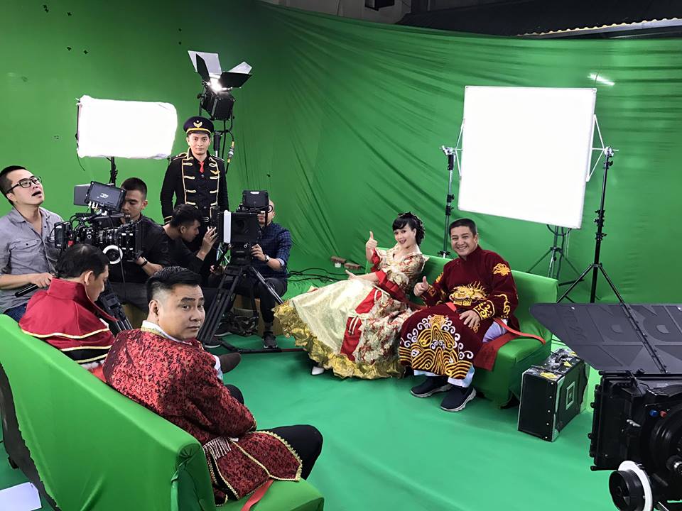 Clip hậu trường: Táo quân tập kịch xong vẫn dư sức... hát karaoke! - Ảnh 5. Clip hậu trường: Táo quân tập kịch xong vẫn dư sức... hát karaoke! - Ảnh 5.
