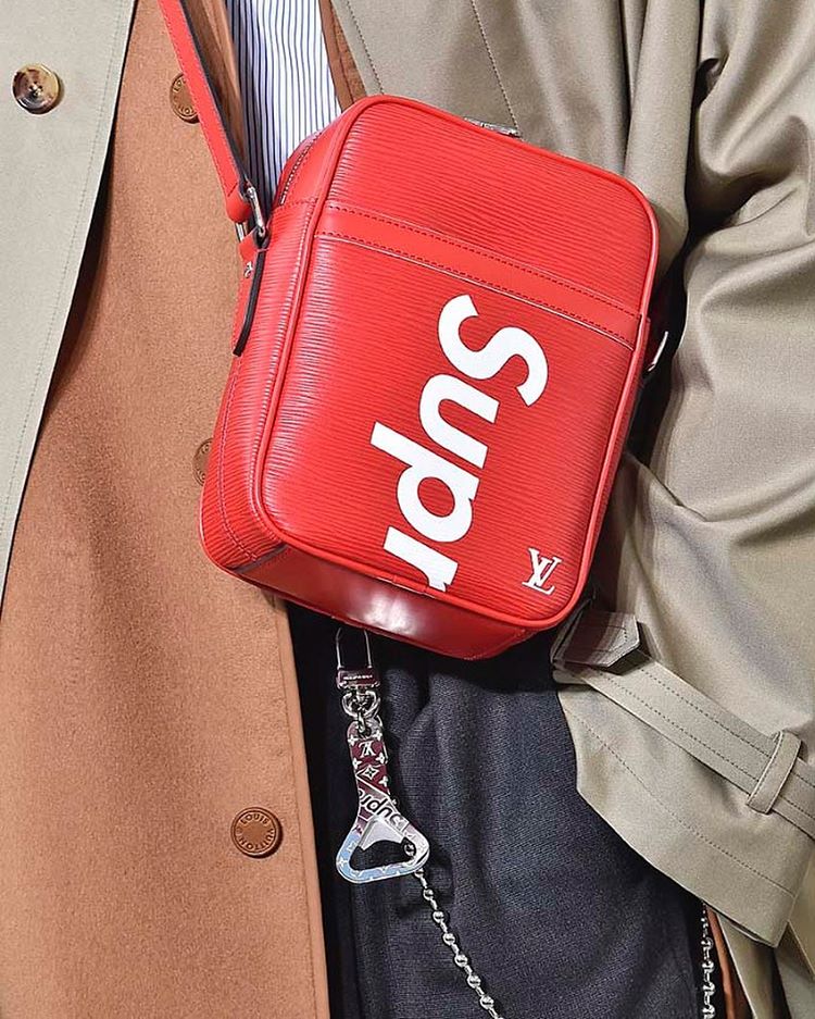 Louis Vuitton x Supreme - BST hàng hiệu xa xỉ mang đẳng cấp dân chơi đang khiến giới thời trang dậy sóng - Ảnh 17. Louis Vuitton x Supreme - BST hàng hiệu xa xỉ mang đẳng cấp dân chơi đang khiến giới thời trang dậy sóng - Ảnh 17.