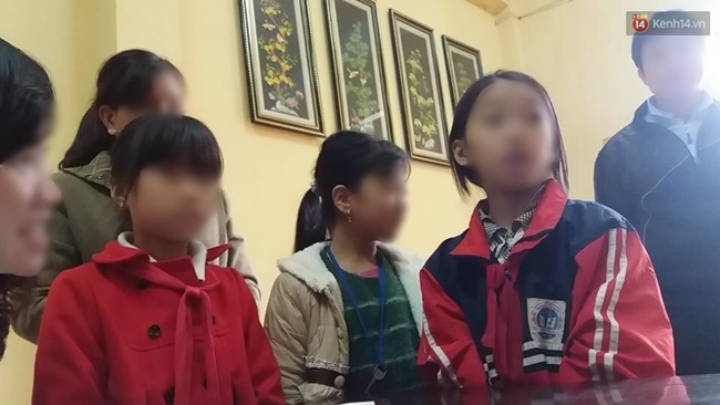 Hà Nội: Nam thanh niên đến cổng trường dụ dỗ bé gái tiểu học lên xe bị người dân chặn bắt - Ảnh 2. Hà Nội: Nam thanh niên đến cổng trường dụ dỗ bé gái tiểu học lên xe bị người dân chặn bắt - Ảnh 2.