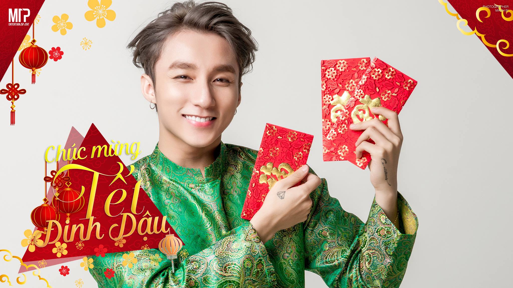 Clip: Năm mới Đinh Dậu đến rồi, cùng nghe dàn sao hot nhất Vbiz gửi lời chúc ấm áp, đầy hứng khởi nào! - Ảnh 3. Clip: Năm mới Đinh Dậu đến rồi, cùng nghe dàn sao hot nhất Vbiz gửi lời chúc ấm áp, đầy hứng khởi nào! - Ảnh 3.