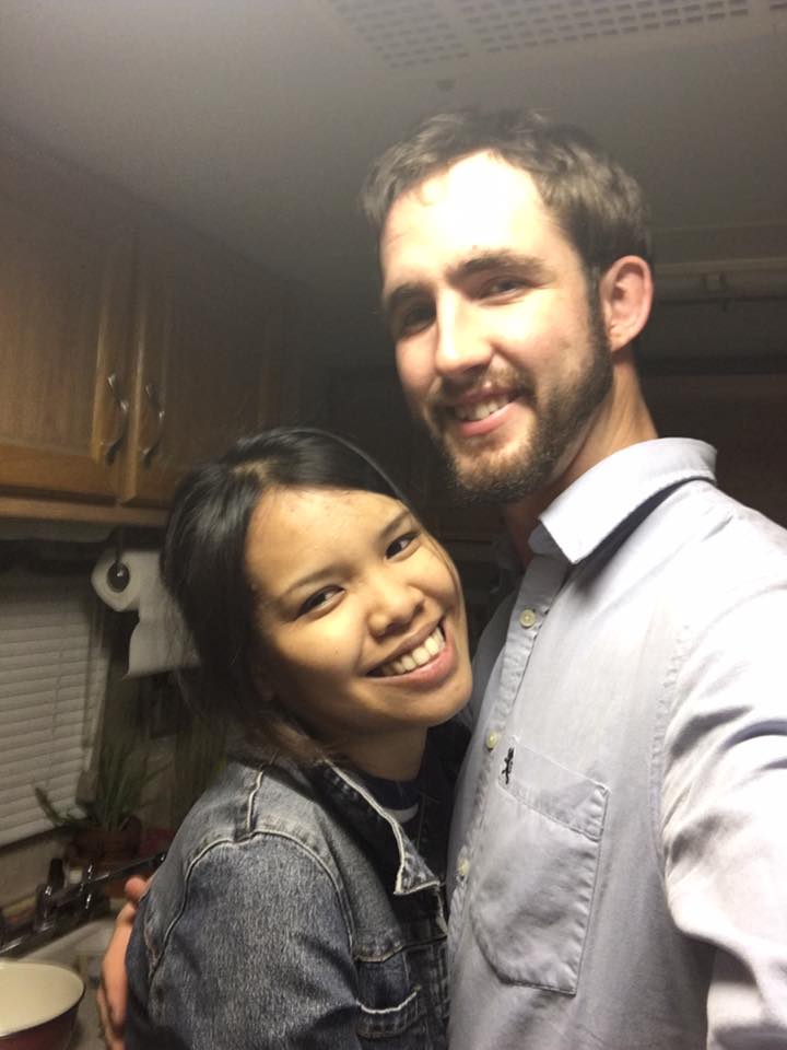 14 năm sau khi nhận quà Giáng sinh từ nơi cách xa 13.000 km, cô gái kết hôn với chính chàng trai xa lạ từng tặng quà mình - Ảnh 7. 14 năm sau khi nhận quà Giáng sinh từ nơi cách xa 13.000 km, cô gái kết hôn với chính chàng trai xa lạ từng tặng quà mình - Ảnh 7.