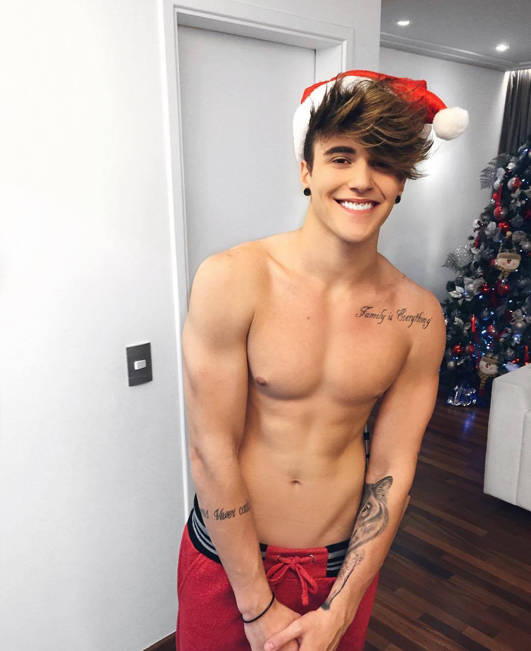 Tuổi 19 của người yêu nhà người ta, đã đẹp trai lại còn body chuẩn hết sức... - Ảnh 3. Tuổi 19 của người yêu nhà người ta, đã đẹp trai lại còn body chuẩn hết sức... - Ảnh 3.