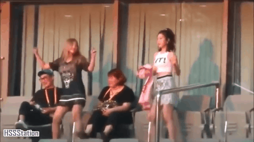 Phản ứng bá đạo của Joy (Red Velvet) khi bị giật mình trên sân khấu - Ảnh 3.