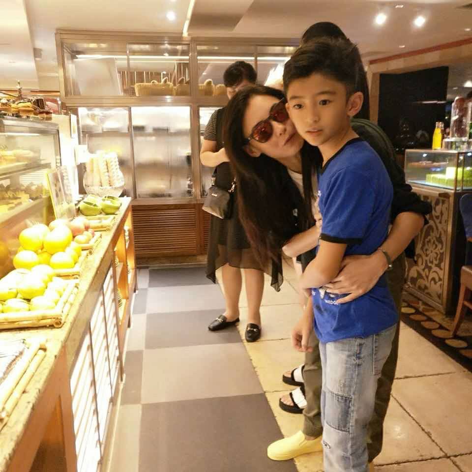 Phong - Phi tình tứ đưa nhau đi du lịch, Trương Bá Chi vẫn chúc cặp đôi hạnh phúc - Ảnh 7. Phong - Phi tình tứ đưa nhau đi du lịch, Trương Bá Chi vẫn chúc cặp đôi hạnh phúc - Ảnh 7.