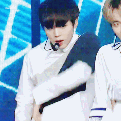 Trai đẹp nhất nhì Wanna One được khen nức nở dù chỉ hát đúng 1 câu Trai đẹp nhất nhì Wanna One được khen nức nở dù chỉ hát đúng 1 câu