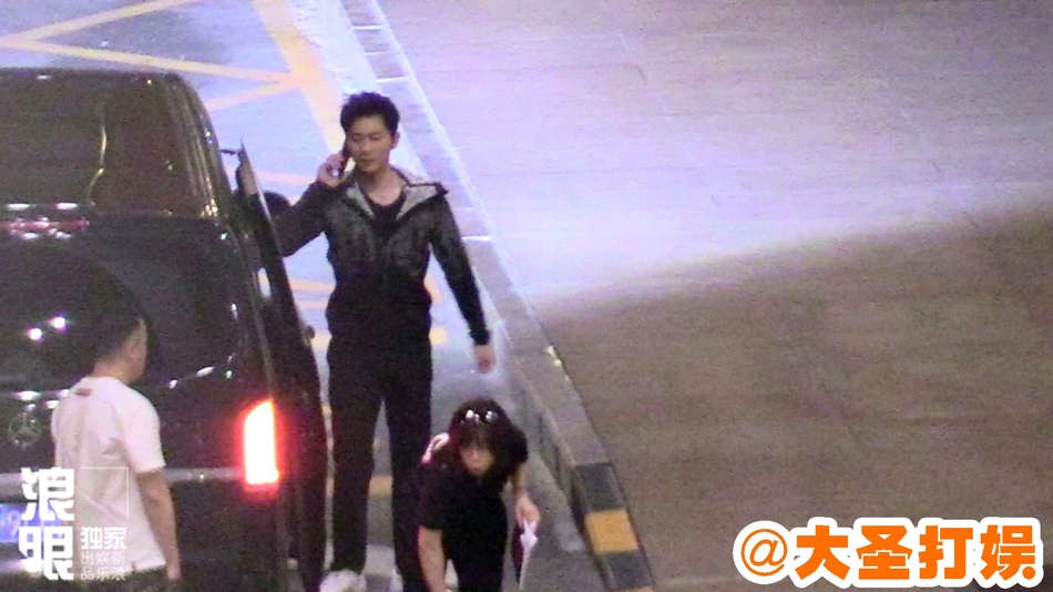 Lý Thần bị bắt gặp trò chuyện thân mật với mỹ nhân lạ mặt không phải Phạm Băng Băng - Ảnh 6. Lý Thần bị bắt gặp trò chuyện thân mật với mỹ nhân lạ mặt không phải Phạm Băng Băng - Ảnh 6.