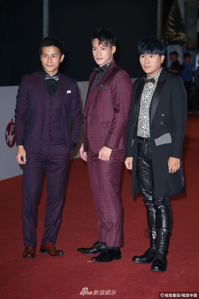 Thảm đỏ Kim Chung: Dương Thừa Lâm gây bất ngờ với vòng 1 nảy nở gợi cảm, Dương Quá Lý Minh Thuận U45 xuống mã thấy rõ - Ảnh 13. Thảm đỏ Kim Chung: Dương Thừa Lâm gây bất ngờ với vòng 1 nảy nở gợi cảm, Dương Quá Lý Minh Thuận U45 xuống mã thấy rõ - Ảnh 13.