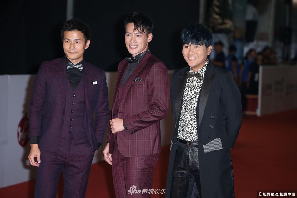 Thảm đỏ Kim Chung: Dương Thừa Lâm gây bất ngờ với vòng 1 nảy nở gợi cảm, Dương Quá Lý Minh Thuận U45 xuống mã thấy rõ - Ảnh 14. Thảm đỏ Kim Chung: Dương Thừa Lâm gây bất ngờ với vòng 1 nảy nở gợi cảm, Dương Quá Lý Minh Thuận U45 xuống mã thấy rõ - Ảnh 14.