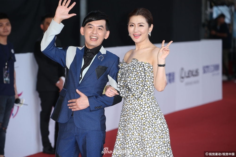 Thảm đỏ Kim Chung: Dương Thừa Lâm gây bất ngờ với vòng 1 nảy nở gợi cảm, Dương Quá Lý Minh Thuận U45 xuống mã thấy rõ - Ảnh 5. Thảm đỏ Kim Chung: Dương Thừa Lâm gây bất ngờ với vòng 1 nảy nở gợi cảm, Dương Quá Lý Minh Thuận U45 xuống mã thấy rõ - Ảnh 5.