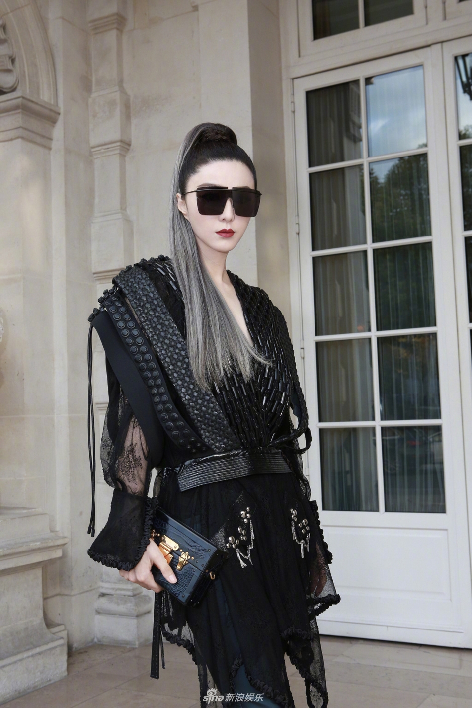 Không còn bánh bèo dịu dàng, Phạm Băng Băng đẹp mê mẩn và chất phát ngất tại Paris - Ảnh 2. Không còn bánh bèo dịu dàng, Phạm Băng Băng đẹp mê mẩn và chất phát ngất tại Paris - Ảnh 2.