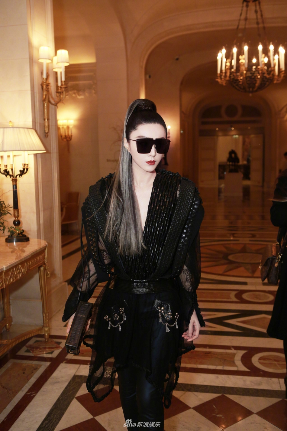 Không còn bánh bèo dịu dàng, Phạm Băng Băng đẹp mê mẩn và chất phát ngất tại Paris - Ảnh 5. Không còn bánh bèo dịu dàng, Phạm Băng Băng đẹp mê mẩn và chất phát ngất tại Paris - Ảnh 5.