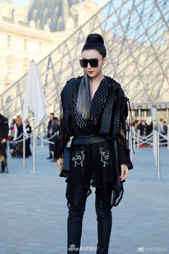 Không còn bánh bèo dịu dàng, Phạm Băng Băng đẹp mê mẩn và chất phát ngất tại Paris - Ảnh 4. Không còn bánh bèo dịu dàng, Phạm Băng Băng đẹp mê mẩn và chất phát ngất tại Paris - Ảnh 4.