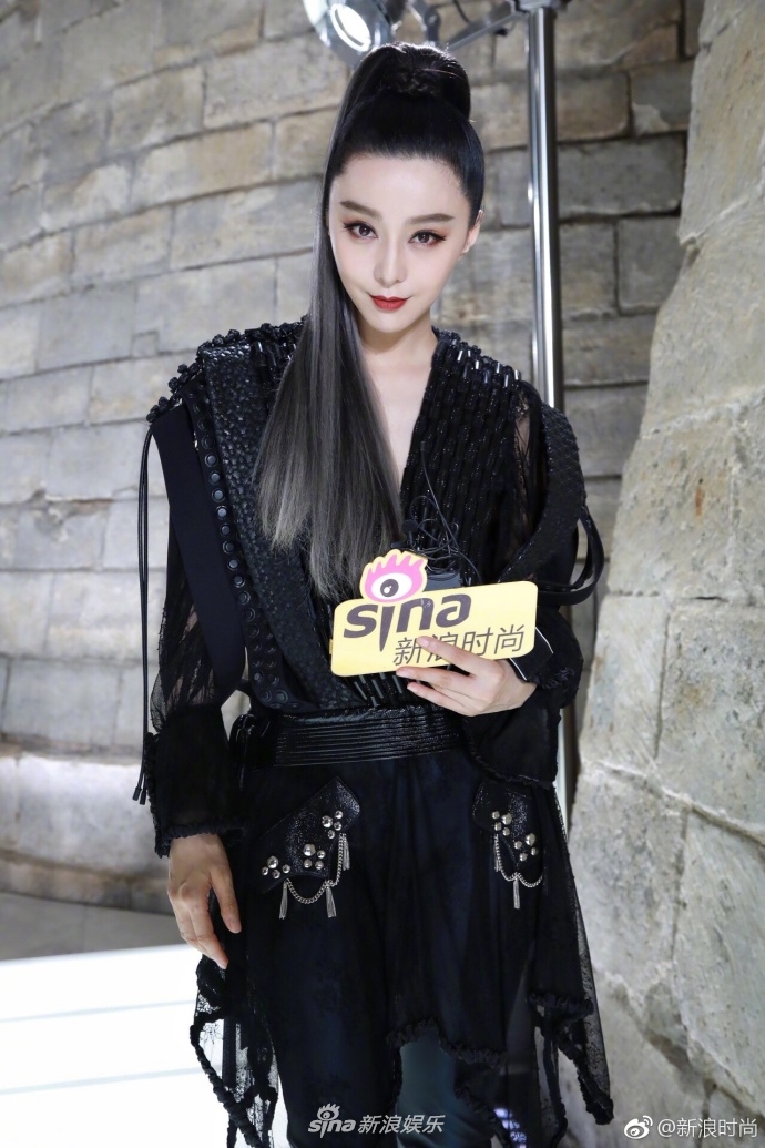 Không còn bánh bèo dịu dàng, Phạm Băng Băng đẹp mê mẩn và chất phát ngất tại Paris - Ảnh 9. Không còn bánh bèo dịu dàng, Phạm Băng Băng đẹp mê mẩn và chất phát ngất tại Paris - Ảnh 9.