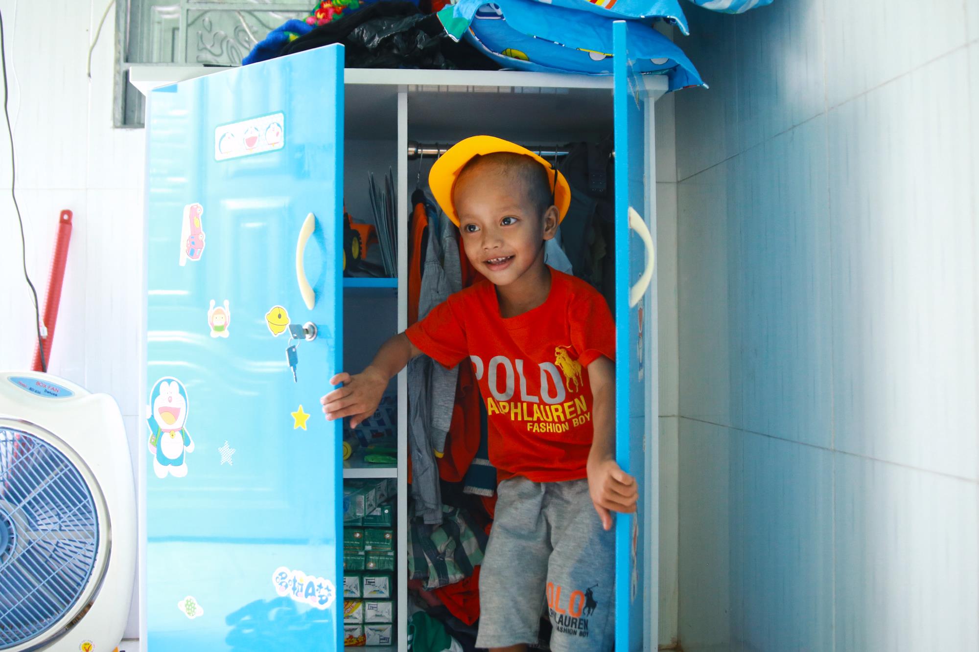 Chuyện về chiếc tủ màu xanh chứa đầy kho báu của cậu nhóc ve chai Thành Đạt - Ảnh 5. Chuyện về chiếc tủ màu xanh chứa đầy kho báu của cậu nhóc ve chai Thành Đạt - Ảnh 5.