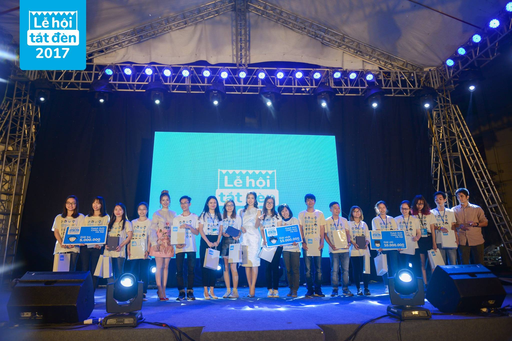 Lễ hội Tắt đèn 2017: Hoa hậu Mỹ Linh, Chi Pu, MC Phan Anh cùng chung tay Quyết sạch cho Hà Nội quyết xanh - Ảnh 12. Lễ hội Tắt đèn 2017: Hoa hậu Mỹ Linh, Chi Pu, MC Phan Anh cùng chung tay Quyết sạch cho Hà Nội quyết xanh - Ảnh 12.